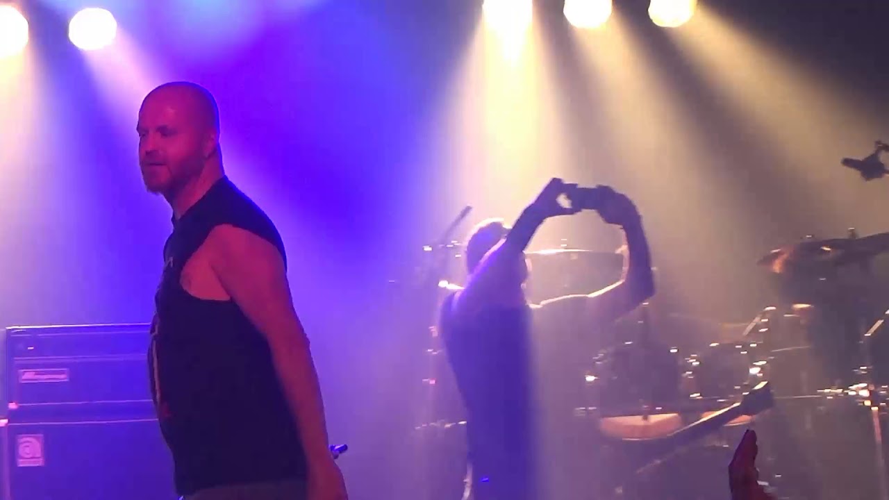Bon UK - High Voltage (AC/DC cover) at Skegness, Jan 2019