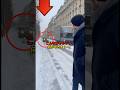 パリ豪雪で立ち往生するトラックの前に現れた“日本の軽自動車”にフランス人が絶句した理由