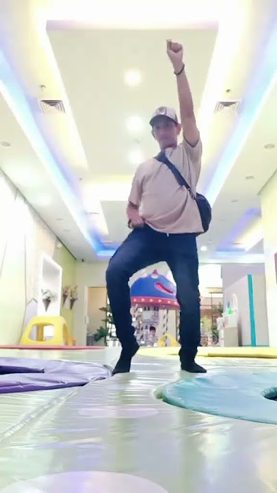 #hoazumbashuffle #danceworkout #dancechallenge #hulahoopartist #dancefitness #duet #bestshuffle