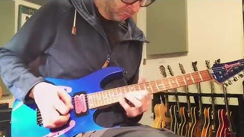 Paul Gilbert practicing 3 notes