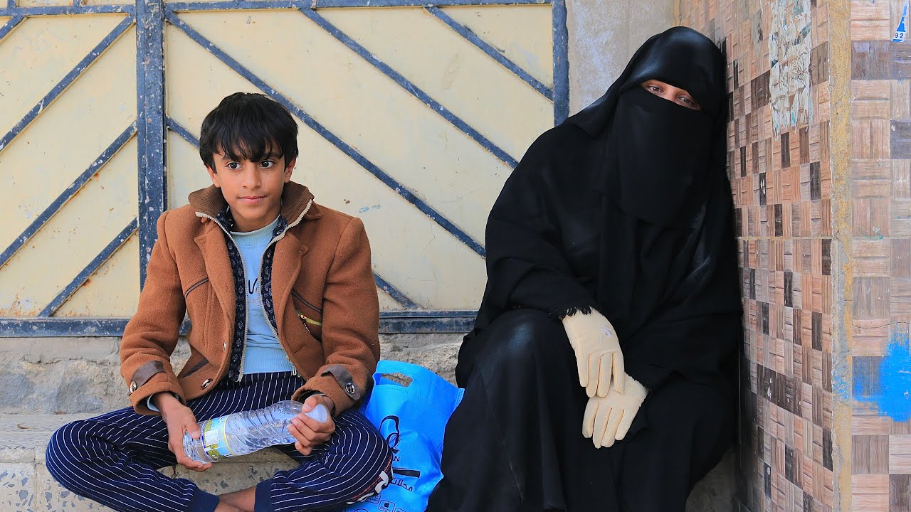 امرأة يمنية تنقلب حياتها رأساً على عقب بعد سجن زوجها…🥺تكافح من أجل البقاء