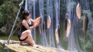 Bamboo Raft Fishing , Handmade Nets, Traditional Fishing on Bamboo Raft