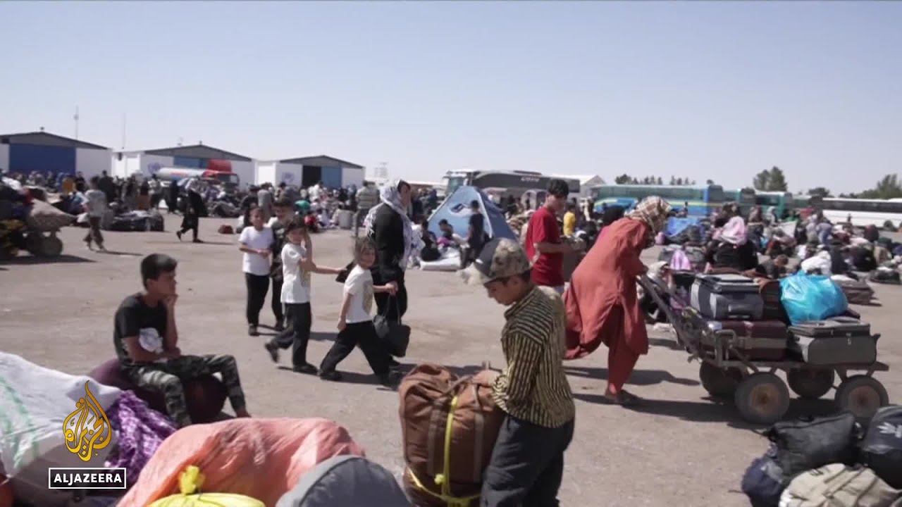 إيران تأمر ملايين اللاجئين الأفغان بمغادرة البلاد