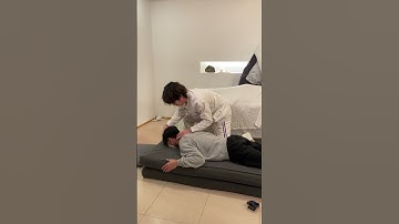 해독하랬더니 제작진 마사지해주는 김희철(?) #Shorts