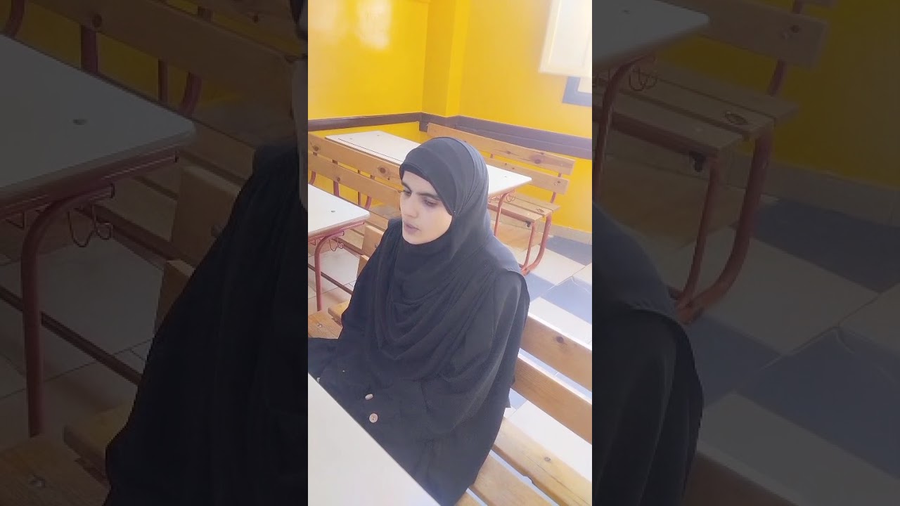 أَثْنَاءَ اخْتِبَارِ إِحْدَى الطَّالِبَاتِ