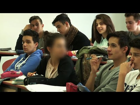 Vidéo: A partir de septembre 2019, TOUTES les écoles primaires dispenseront des cours sur la tolérance aux transgenres