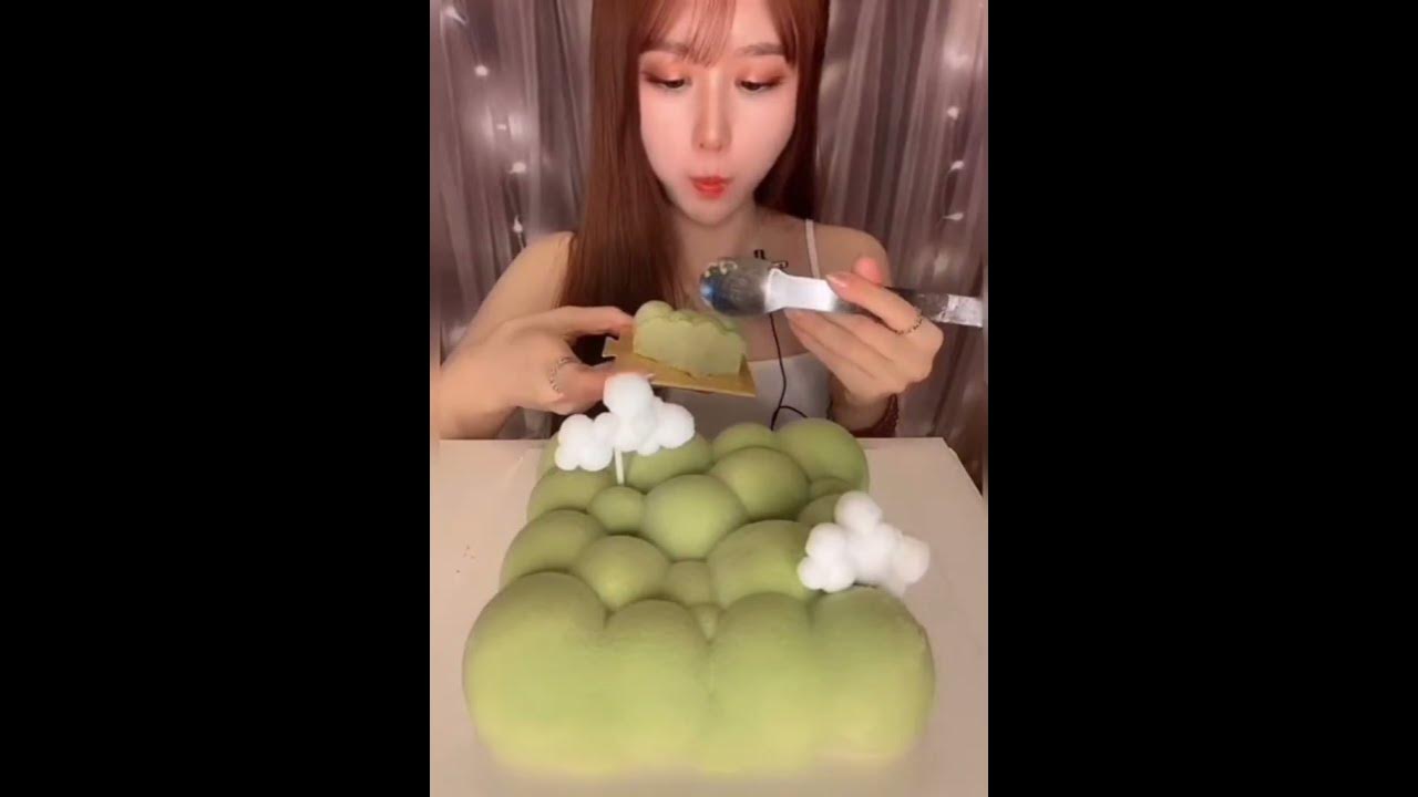 Mousse Cake Eating Mukbang