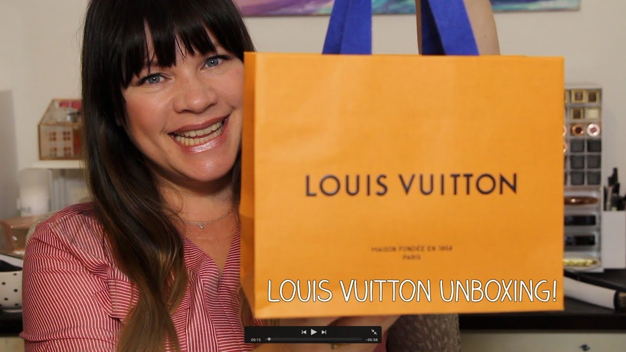 Louis Vuitton Passport Holder Unboxing & Review - Damier Ebene