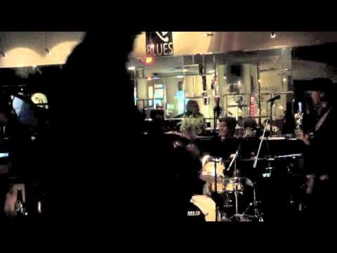 BIG JOHN Blues Band Cover 'She caught the caty' (B...