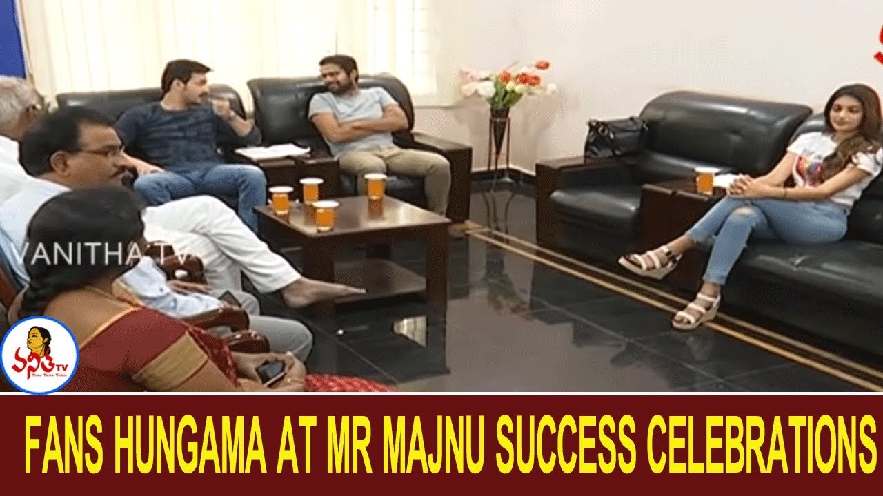 Fans Hungama At Mr Majnu Success Celebrations | AGNI College | Akhil, Nidhi Agarwal | Vanitha TV