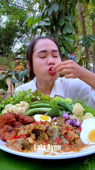 Mukbang yummy spicy Thai dish with fresh veggies #asmr #eatingchallenge #realeatingsound