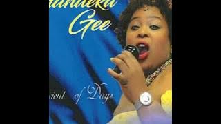 Uyinkosi YamaKhosi - Thandeka Gee