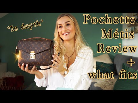 What fits in the Pochette Metis Reverse and Modelling shot 