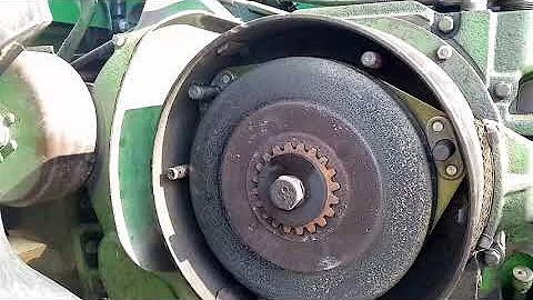 Clutch knocking noise on the John Deere 730/720/70 tractor with clutch disengaged.
