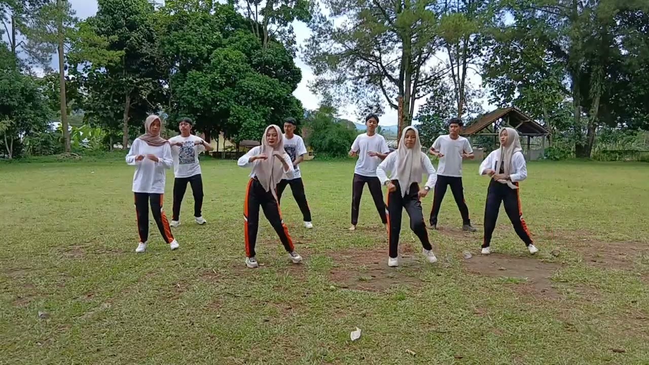 ujian praktek pjok KELOMPOK 1  kelas 12f