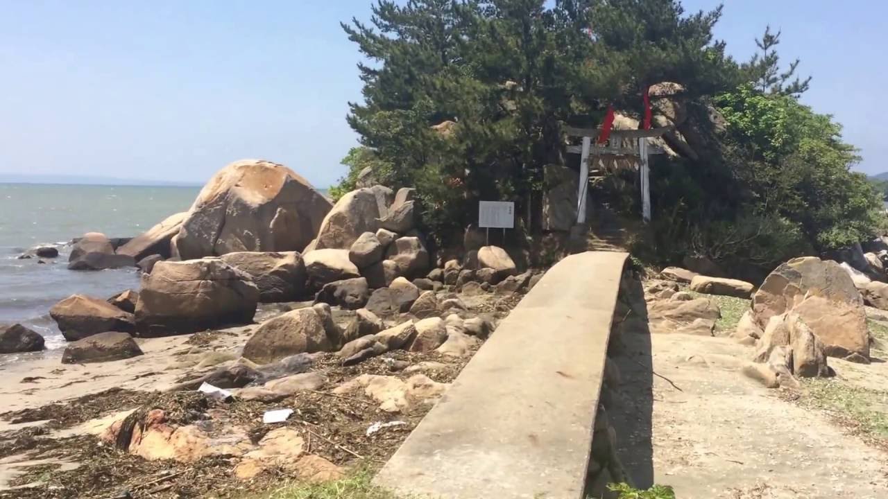 箱島神社 海に突き出た島にある神社