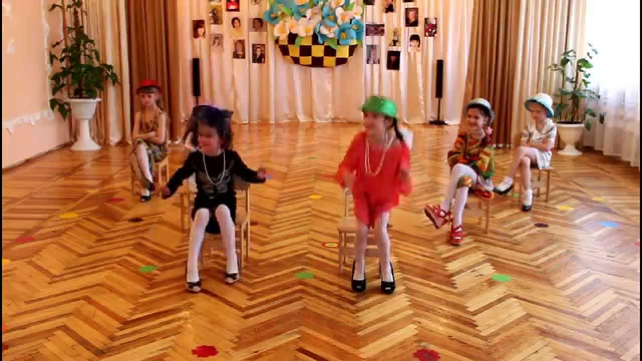 Танец игрушек выпускной в саду. Танец в маминых туфлях в детском саду. Танец с мамой в детском саду.