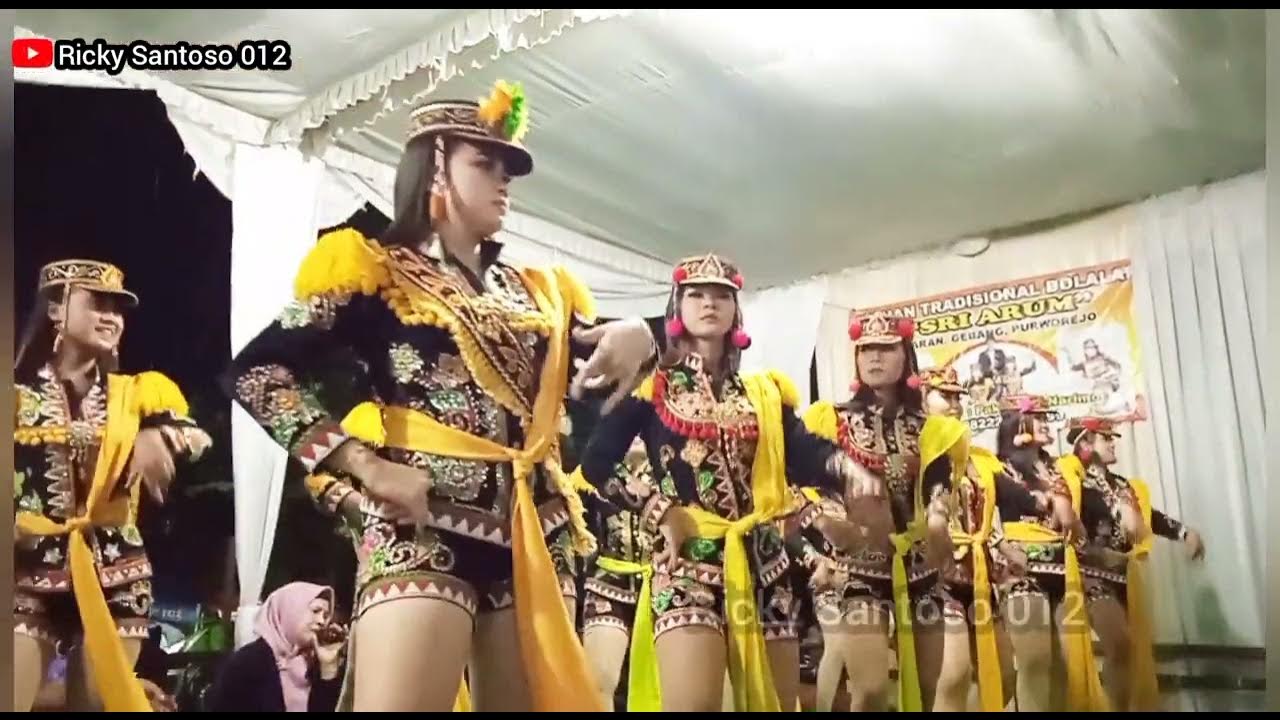 Eng oq jinsiy aloqa dumbalari Yosh qiz bilan guruh jinsiy aloqa