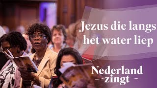 Video voorbeeld van "Nederland Zingt: Jezus die langs het water liep"