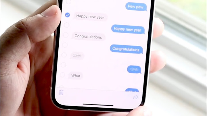 How do you forward messages on an iphone