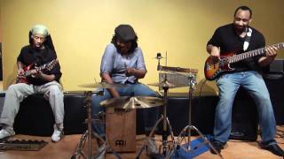 Cajon Blues Rhythms w/ JoVia on Tom Tom TV chords