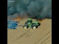 Фермер смельчак спасает остатки урожая от пожара!
