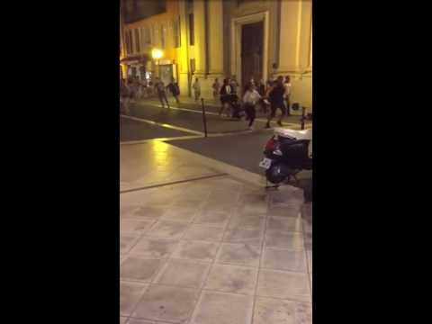 La fuga della folla dopo l'attentato a Nizza