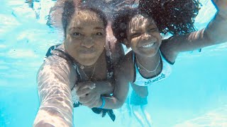 ELLE NE VEUT PAS SORTIR DE LA PISCINE cours de plongeons !Vlog vacances en Camargue Arles maman solo