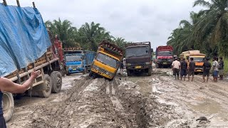 Full Dramatic Struggle of Drivers Passing Through Muddy Roads, Many Trucks Nearly Tip Over
