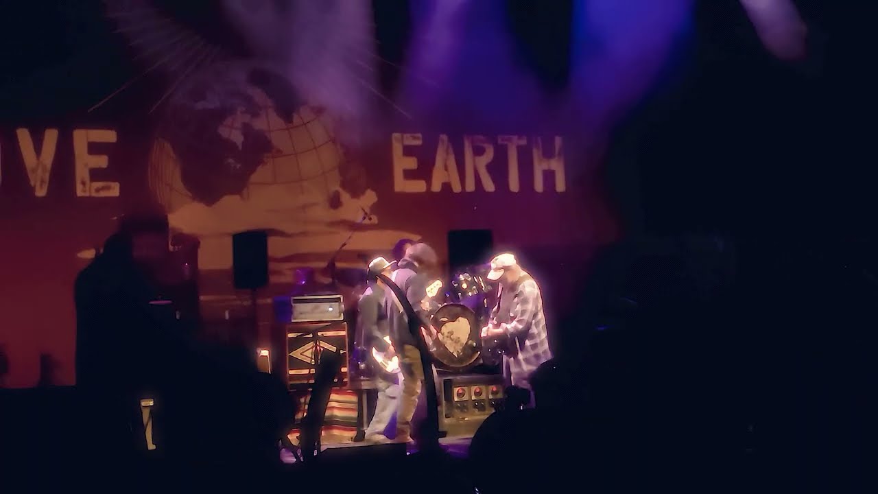Neil Young & The Chrome Hearts // Cowgirl In The Sand // Live Deer Lake // September 6 2025