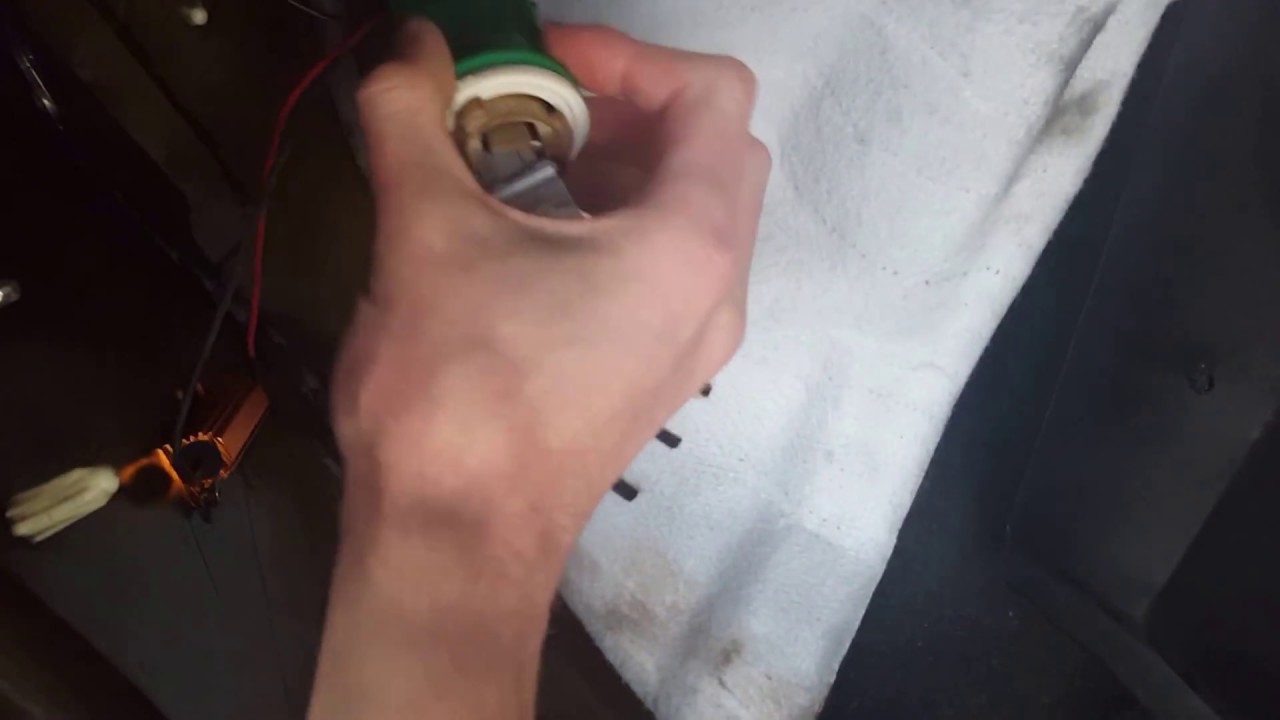 Putting in led turn signal bulb on my 2008 lincoln mkz (disappointed