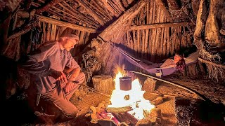Building a DRIFTWOOD SHELTER SURVIVAL CAMPING! | No Tent, No Fuel | Fishing, Forage, Bushcraft