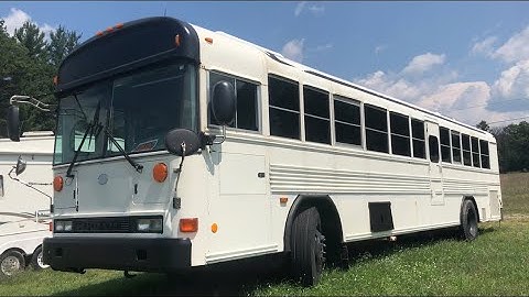 BUYING A SCHOOL BUS?? COVERTING IT INTO A RV (Skoolie Conversion)