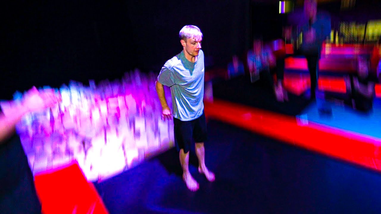 MIJN 1E DUBBEL BACKFLIP IN HET TRAMPOLINE PARK!! 😱 