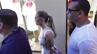 Jennifer Lopez shopping time a Capri - VIDEO EXCLUSIVE Jennifer Lopez shopping time a Capri - VIDEO EXCLUSIVE
