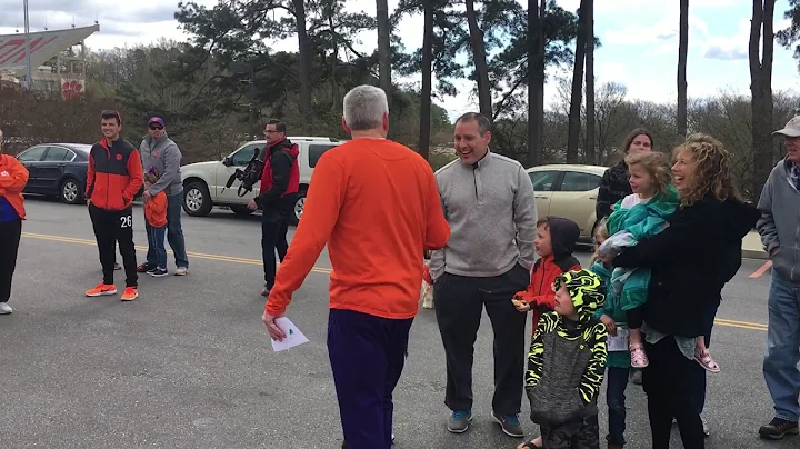 Dick Bender greets fans before Sweet 16 departure