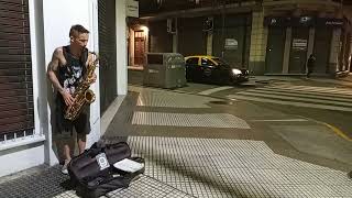 Video thumbnail of ""Libertango" (Astor Piazzola). Cristian, saxo en la calle."