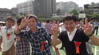 1020618第57屆畢業典禮-在校生為畢業生配戴胸花
