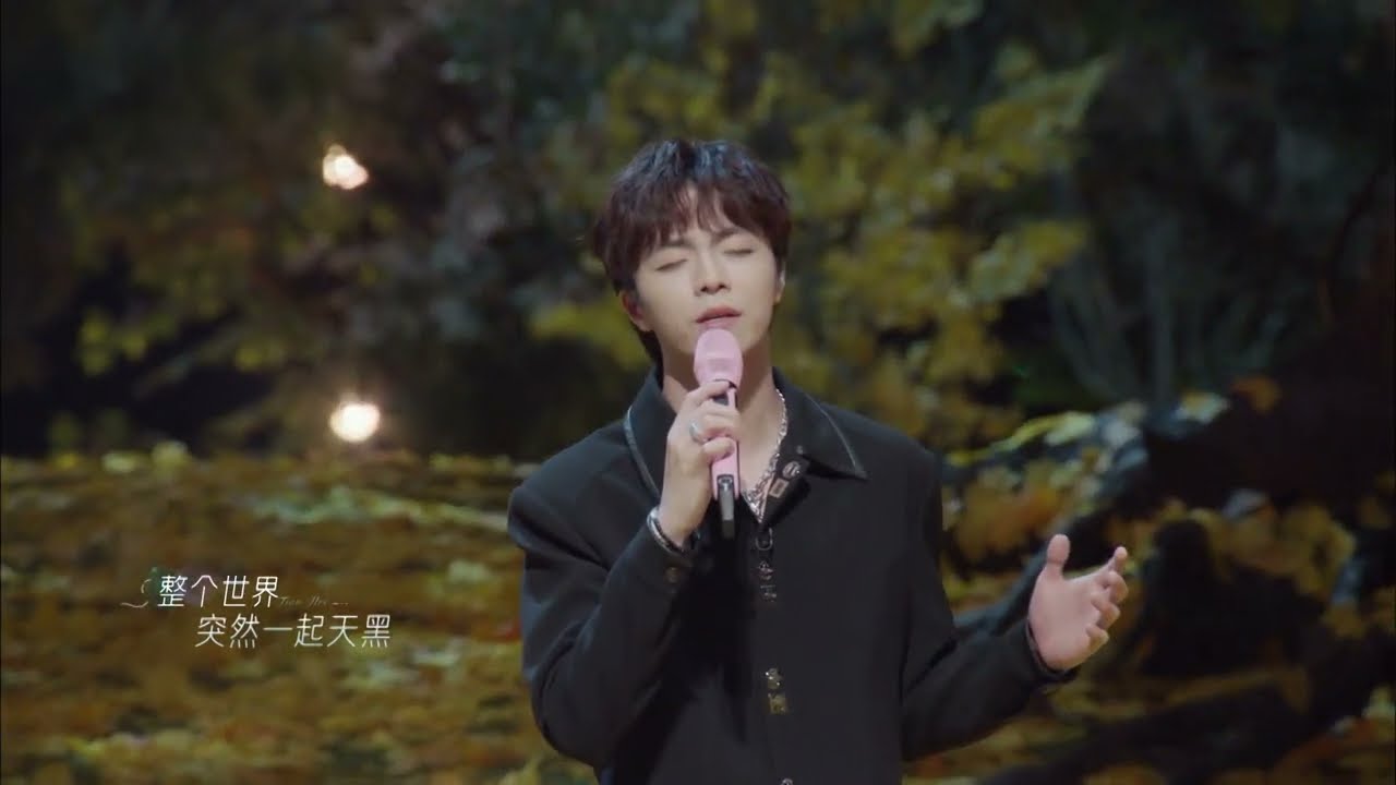 陈立农翻唱阿杜的《天黑》，深情歌声超好听