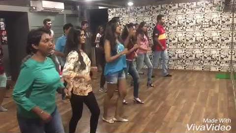 Salsa Solo shines.. Level 1 beginners.