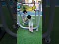 [딸쌍둥이 인생 40개월차] 운동기구로 그네타는 후둥이