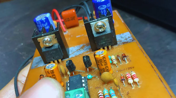 Class D Amplifier: Two MOSFETs Used as Half Bridge