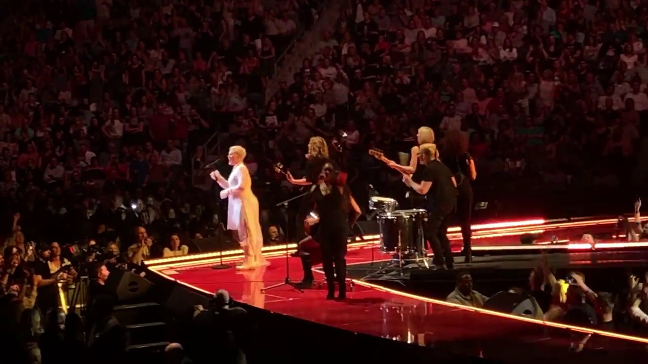 P!nk - I Am Here [ATLANTA, 4/21/18] - YouTube