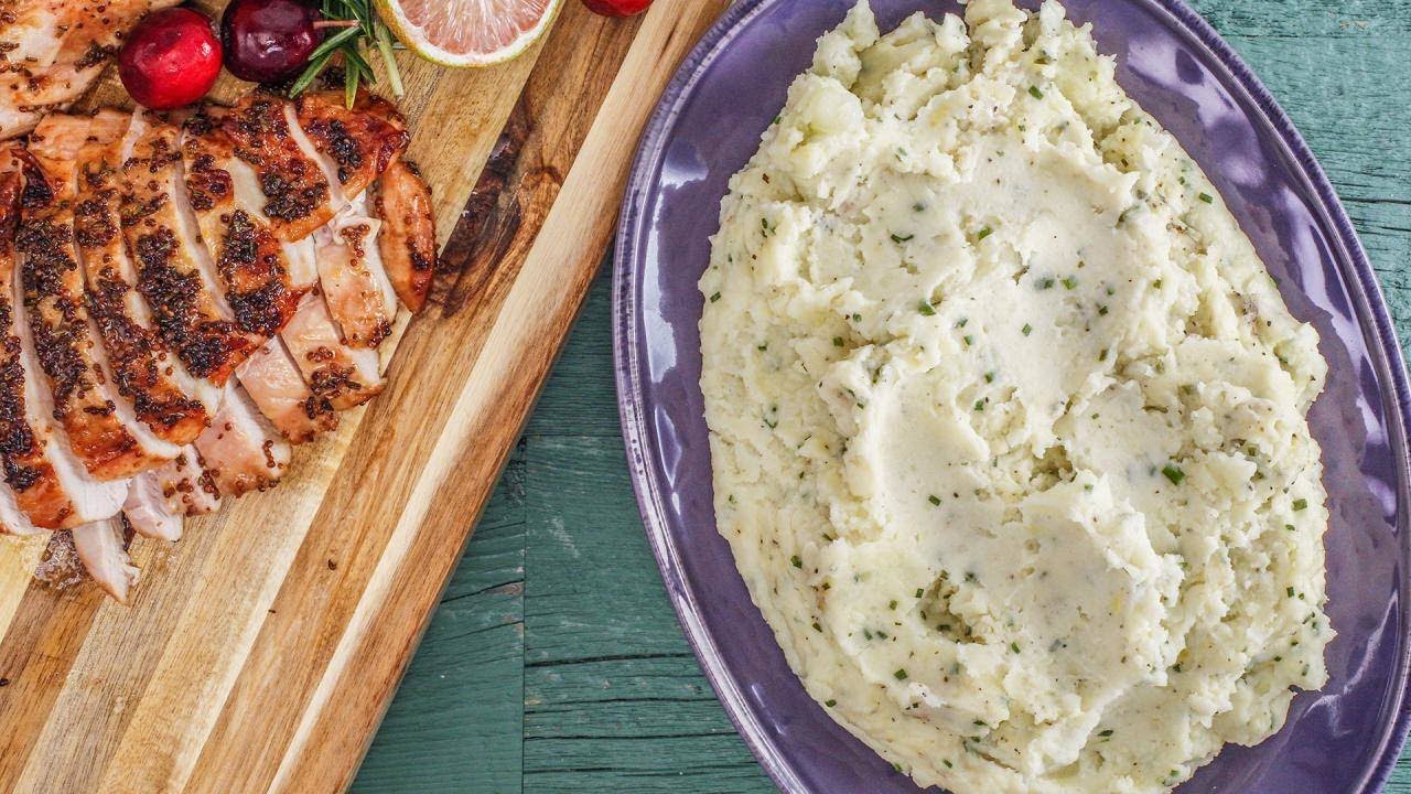 How to Make Lemon-Garlic Mashed Cauliflower or Potatoes by Rachael | Rachael Ray Show