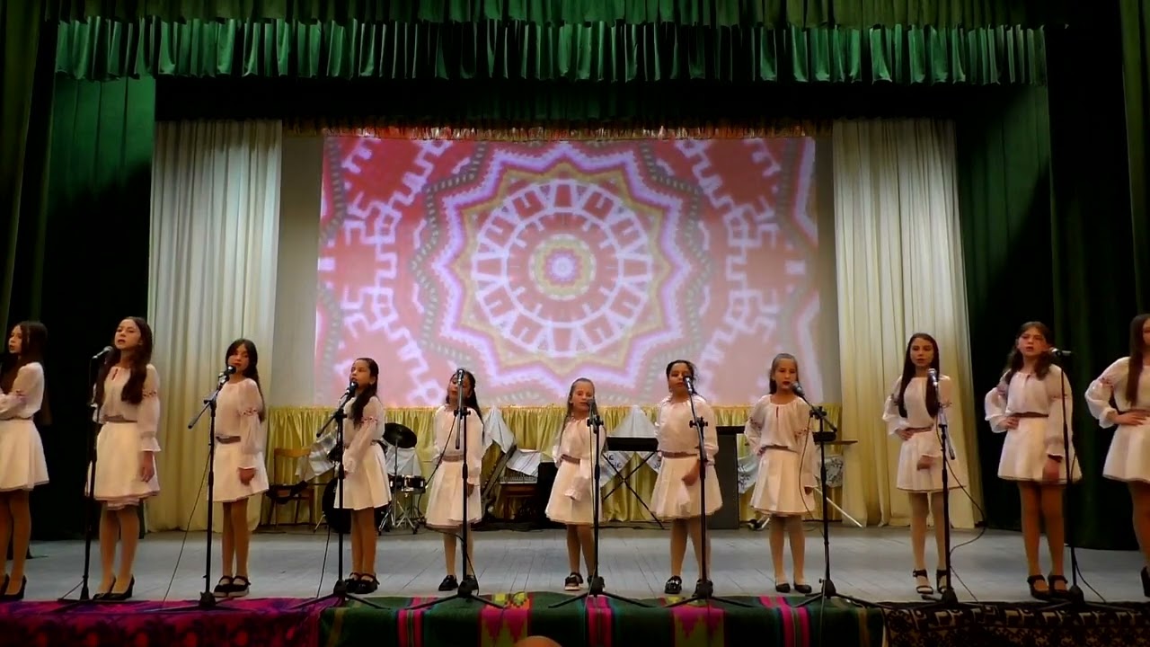 Народний вокальний ансамбль Романіцєлє   Hai la joc 3