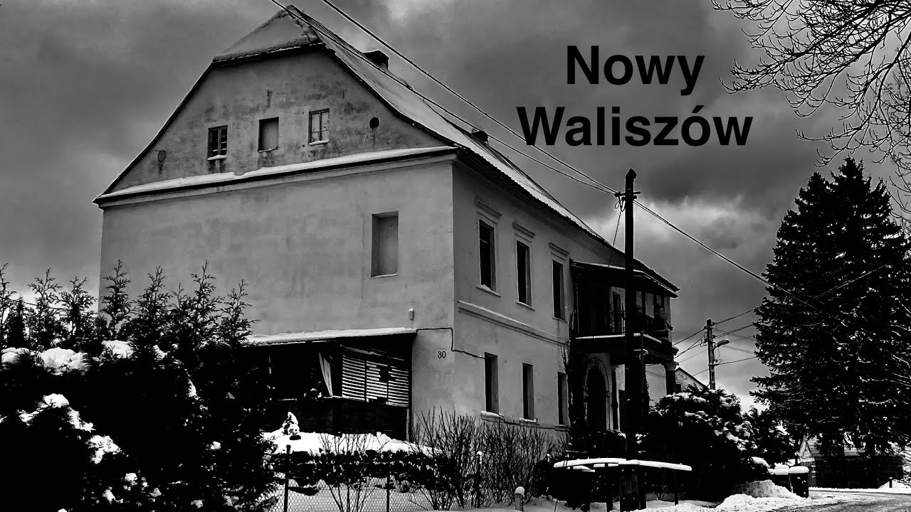 Nowy Waliszów - Dwór z XVI wieku 