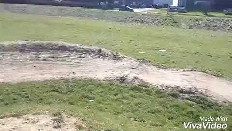 Brushless Traxxas Slash 2wd - SLASH, CRASH & BASH!! Dirt track, skate park and hill climb!