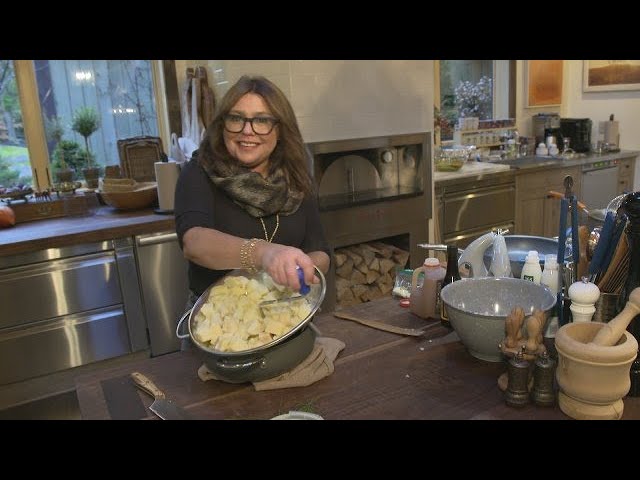 How to Make Pub Cheese Mashed Potatoes | Rachael Ray | Rachael Ray Show