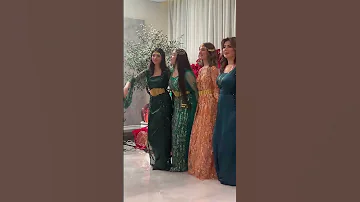 نارين بيوتي في حفل حنة شقيقها 