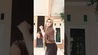 Hijabers Cantik joget goyang engkol Ebot malu malu #viral62 #jilbab #pemersatubangsa